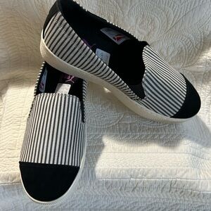 Puma Extreme Slip On NIB Black - Whisper White Chunky Sole Size 8.5